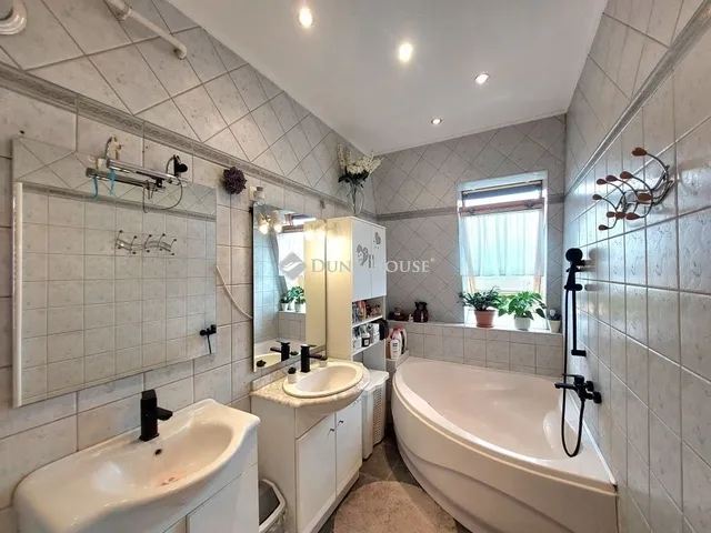 Eladó lakás Székesfehérvár 108 nm