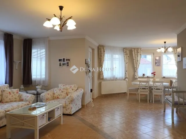 Eladó ház Balatonkenese 140 nm