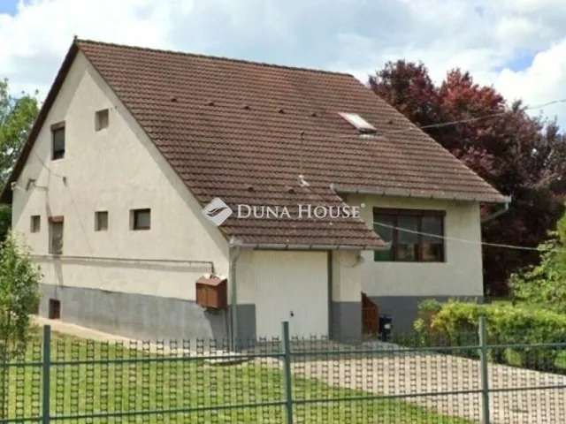 Eladó ház Enying 135 nm