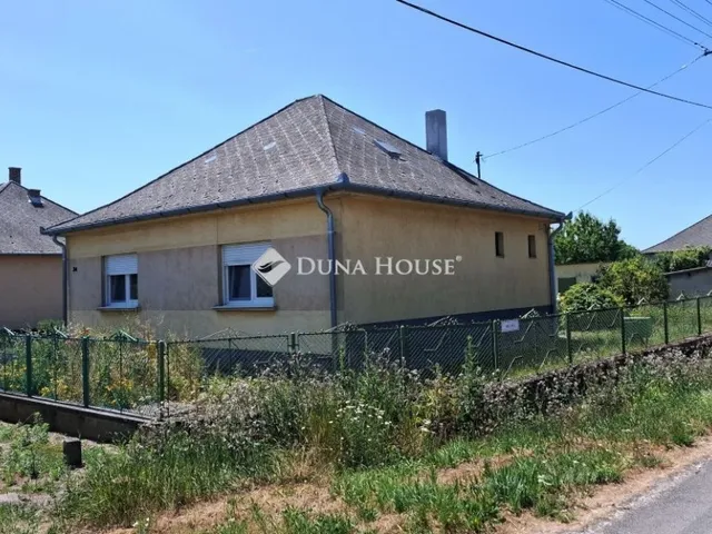 Eladó ház Füle 70 nm