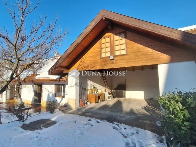 Eladó ház Papkeszi 320 nm