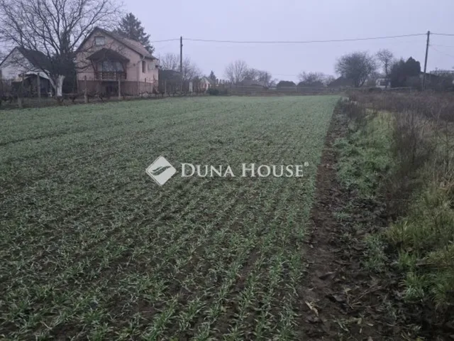 Eladó telek Gárdony 1050 nm
