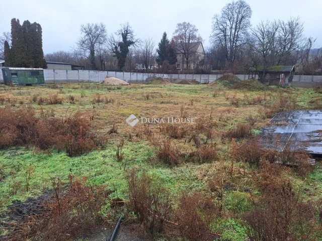 Eladó telek Neszmély 892 nm