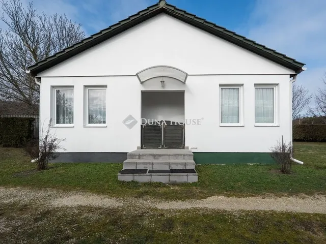 Eladó ház Csákvár 409 nm