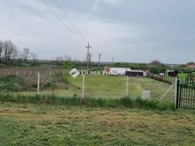 Eladó telek Balatonfőkajár 1547 nm