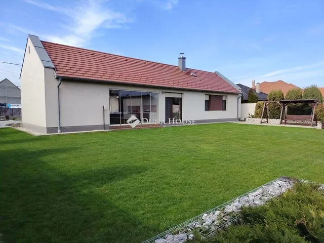 Eladó ház Gárdony 275 nm