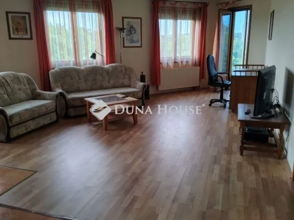 Eladó lakás Dunaújváros 110 nm
