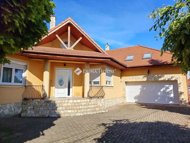 Eladó ház Szabadbattyán 255 nm