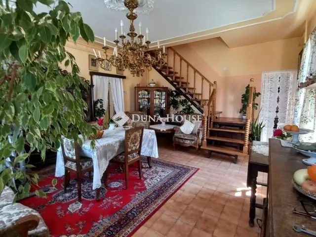 Eladó ház Mór 210 nm
