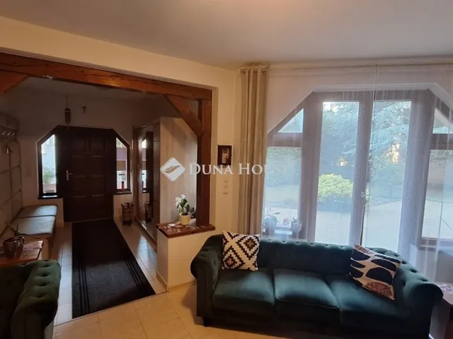 Eladó ház Székesfehérvár 280 nm
