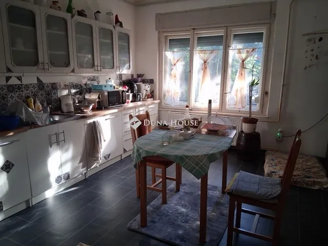 Eladó ház Bakonykúti 106 nm