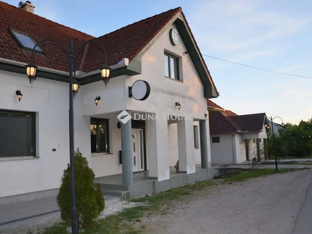 Eladó kereskedelmi és ipari ingatlan Aba 271 nm