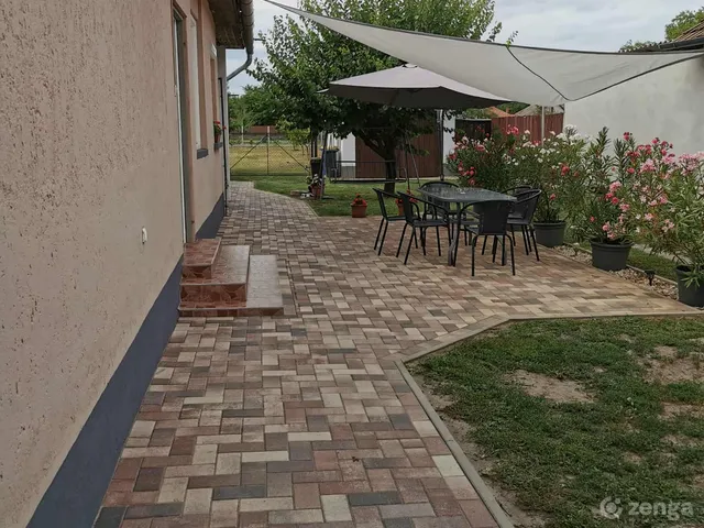 Eladó ház Tiszakécske 77 nm