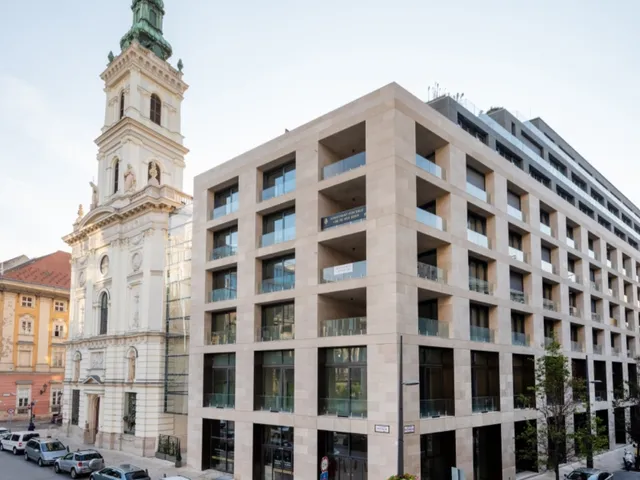 Kiadó kereskedelmi és ipari ingatlan Budapest V. kerület, Belváros, Szervita tér 148 nm