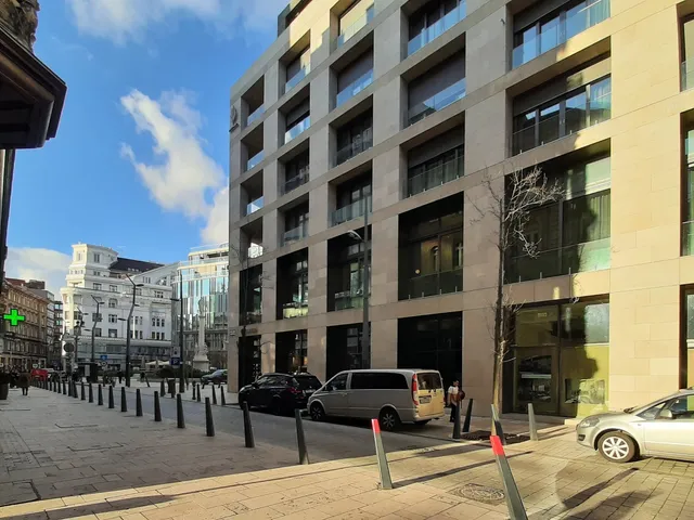 Kiadó kereskedelmi és ipari ingatlan Budapest V. kerület, Belváros, Szervita tér 148 nm