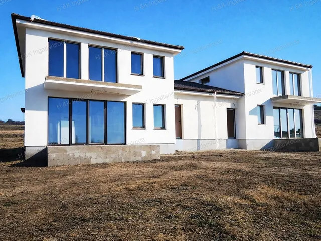 Eladó ház Fót 145 nm