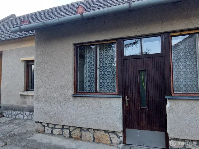 Eladó ház Pápa, Tapolcafő 100 nm