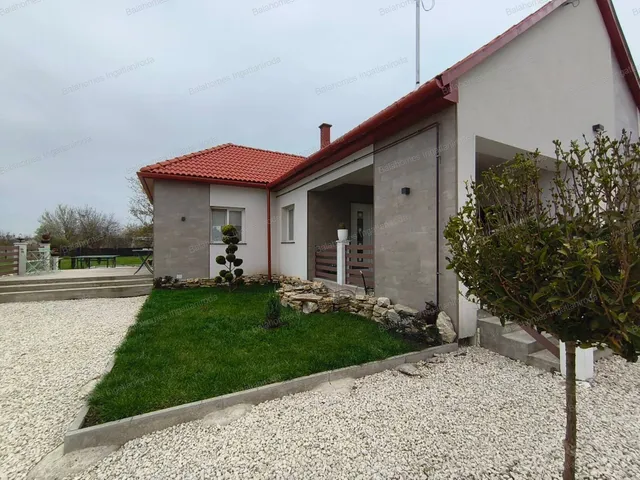 Eladó ház Balatonfőkajár 146 nm