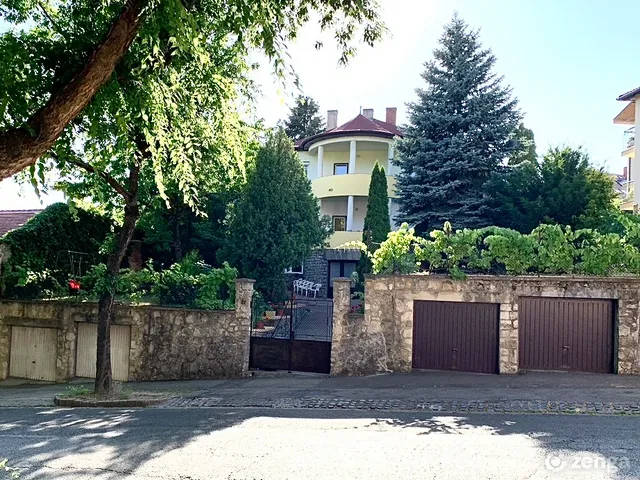 Eladó ház Pécs, Mecsekoldal 255 nm