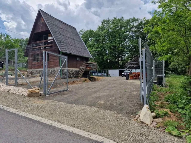 Eladó telek Salgótarján 800 nm