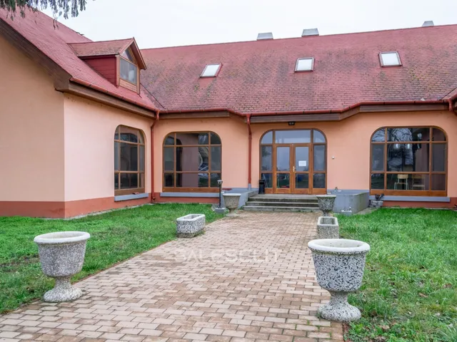 Eladó kereskedelmi és ipari ingatlan Hajdúböszörmény 1305 nm