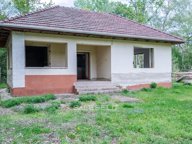 Eladó kereskedelmi és ipari ingatlan Debrecen 70 nm