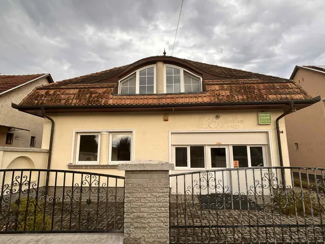 Eladó ház Gyula, Nagyrománváros 380 nm
