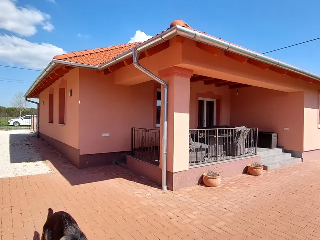 Eladó ház Tapolca, Diszel 118 nm