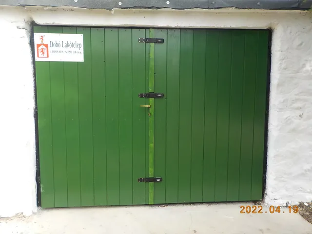 Eladó garázs Tapolca 18 nm