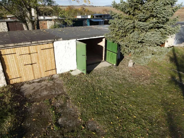 Eladó garázs Tapolca 18 nm