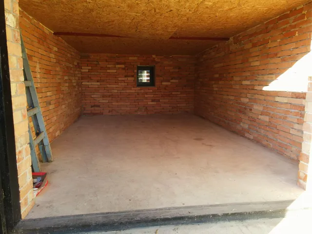 Eladó garázs Tapolca 18 nm