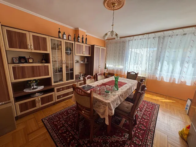 Eladó lakás Veszprém, Cholnokyváros 72 nm