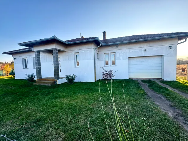 Eladó ház Kecskemét, Szarkás 120 nm