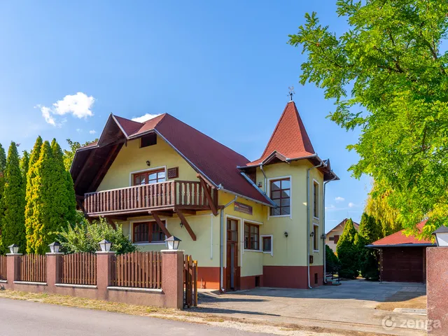 Eladó ház Balatonföldvár 250 nm