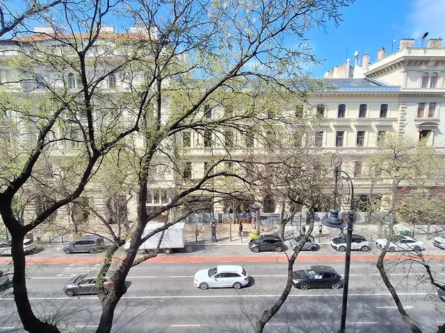 Eladó lakás Budapest VI. kerület 73 nm