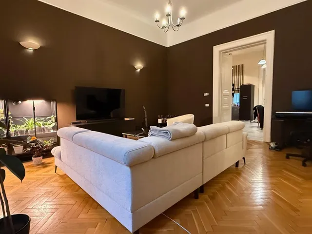 Eladó lakás Budapest VI. kerület, Nagykörúton belüli terület 71 nm