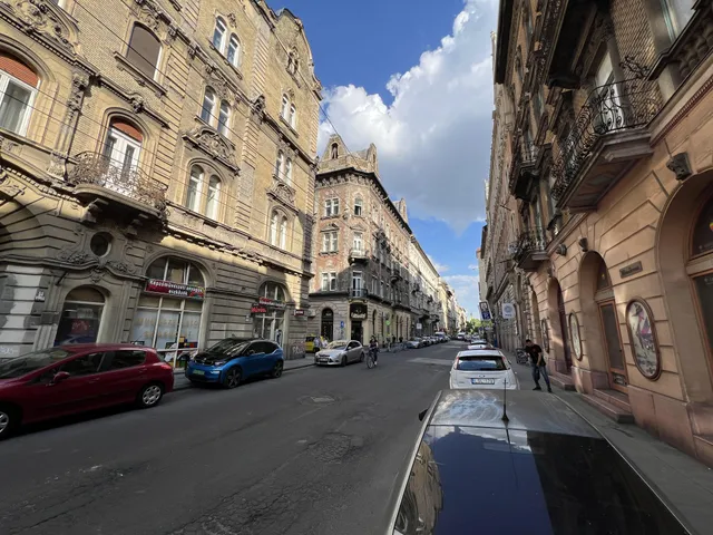 Eladó lakás Budapest VI. kerület, Nagykörúton belüli terület 71 nm
