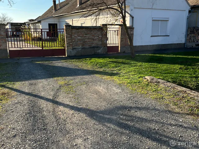 Eladó ház Udvar 100 nm