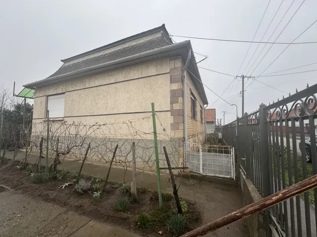 Eladó ház Ecséd, Hársfa utca 58 100 nm