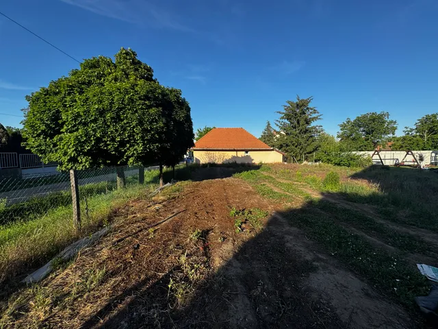 Eladó telek Hatvan, Újhatvan, Botond utca 400 nm