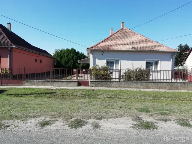 Eladó ház Tolna 108 nm