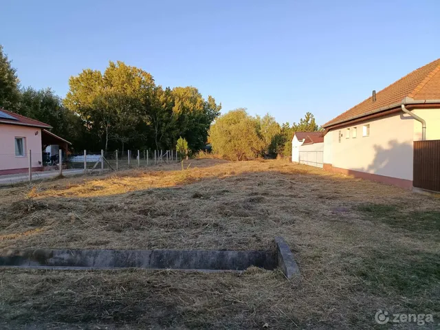 Eladó telek Újszentiván 1304 nm