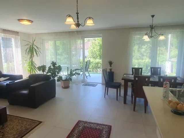 Eladó ház Remeteszőlős 280 nm