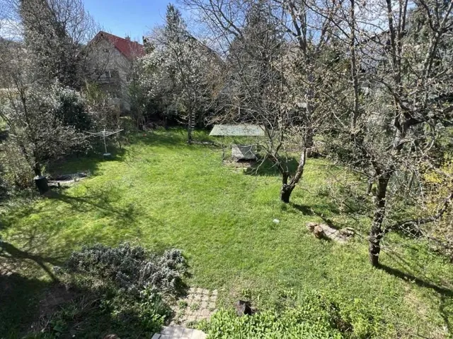 Eladó ház Budapest II. kerület, Széphalom 300 nm
