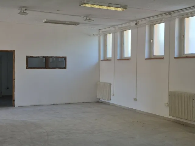 Kiadó kereskedelmi és ipari ingatlan Solymár 161 nm