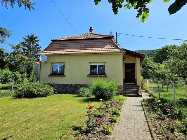 Eladó ház Tatabánya, Turuloldal 80 nm