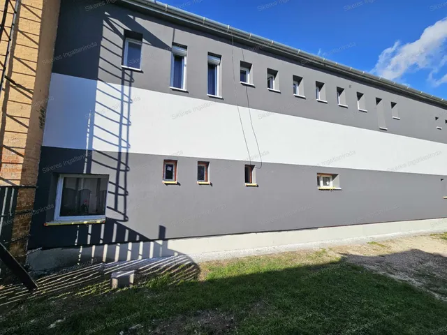 Eladó kereskedelmi és ipari ingatlan Tata 845 nm