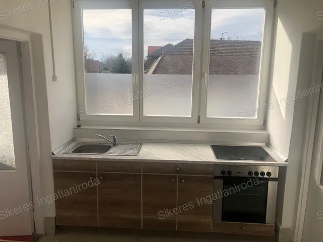 Eladó kereskedelmi és ipari ingatlan Tata 845 nm