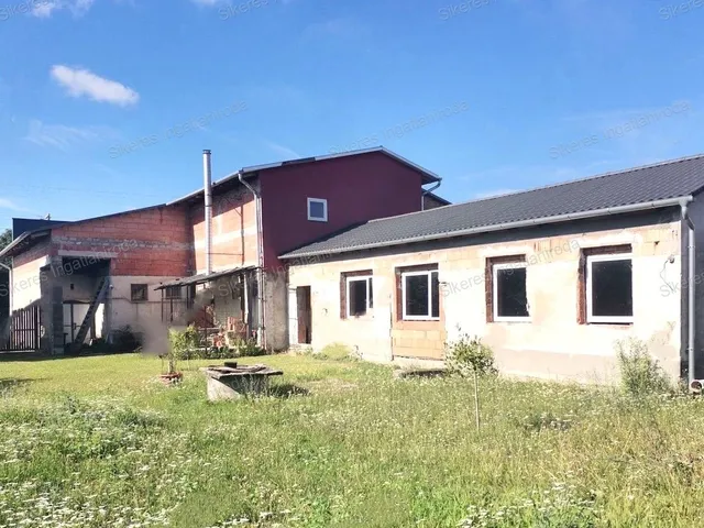 Eladó kereskedelmi és ipari ingatlan Komárom, Szőny 389 nm