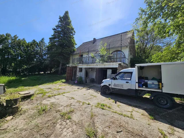 Eladó mezőgazdasági ingatlan Esztergom 3770 nm